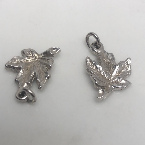 Maple leaf sterling silver vintage pendant bracelet charm - Picture 2 of 3